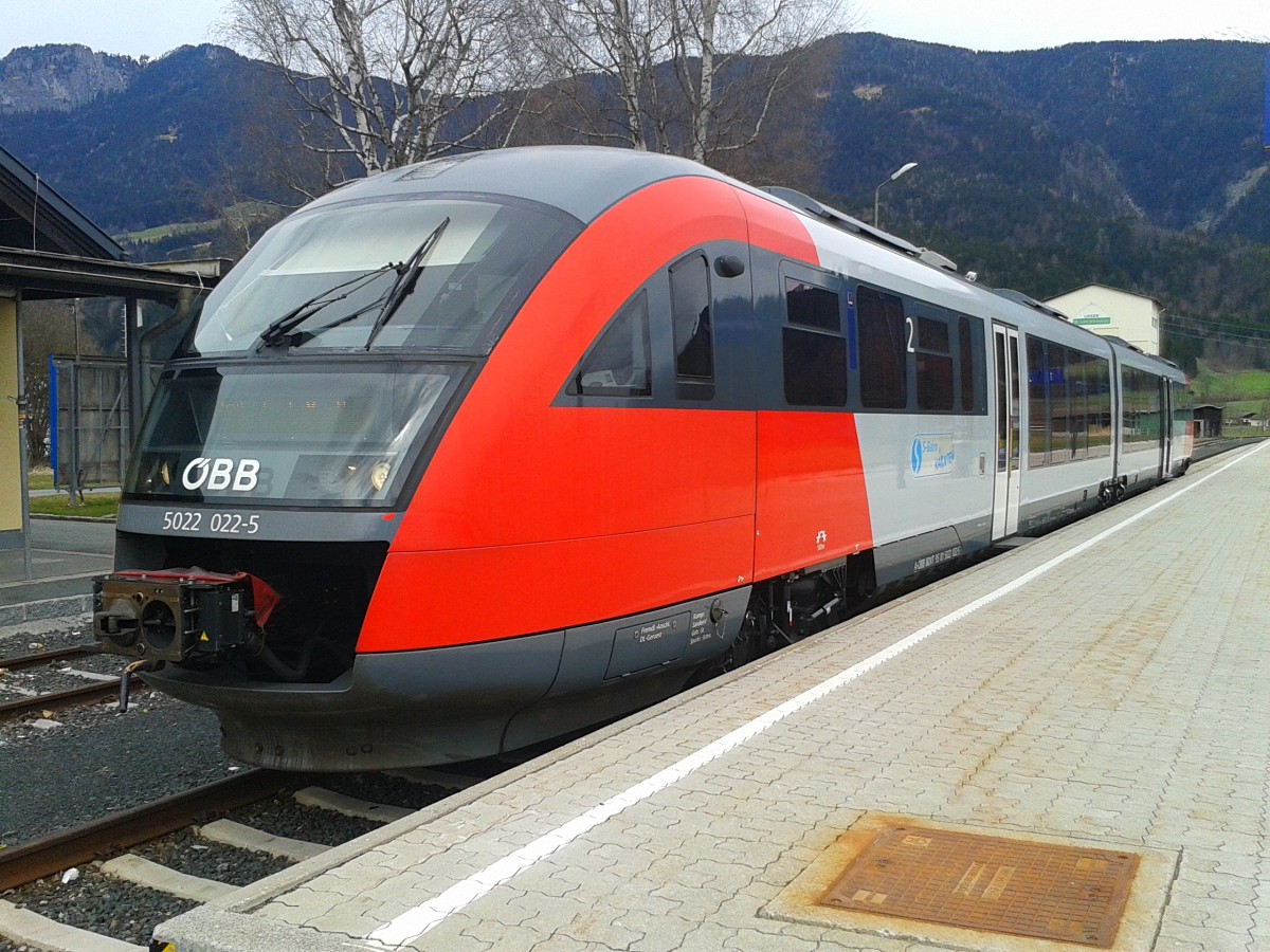 5022 022-5 als R 4809 von Villach Hbf bei der Ankunft im Endbahnhof Kötschach-Mauthen. (2.4.2015)