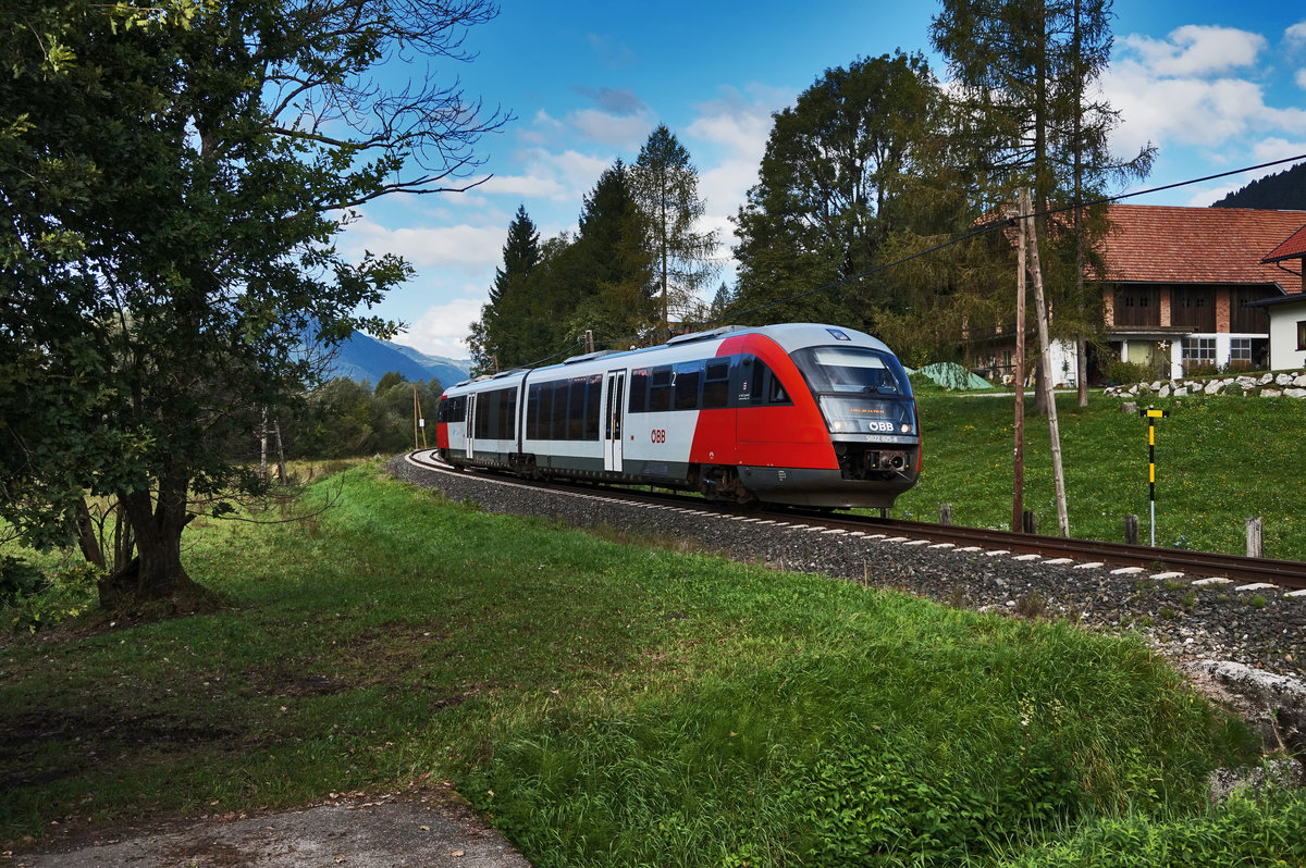 5022 025-8  St. Paul/Lavanttal , fährt als R 4810 (Kötschach-Mauthen - Villach Hbf), zwischen Postran und Hermagor vorüber.
Aufgenommen am 6.9.2016, bei Podlanig.