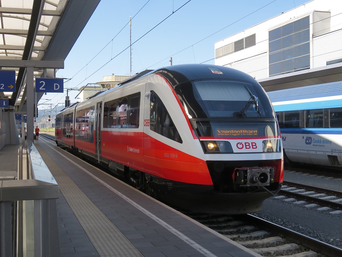 5022 039 der S-Bahn Steiermark wartet auf Abfahrt nach Szentgotthard im Hauptbahnhof Graz, 30.6.19 
