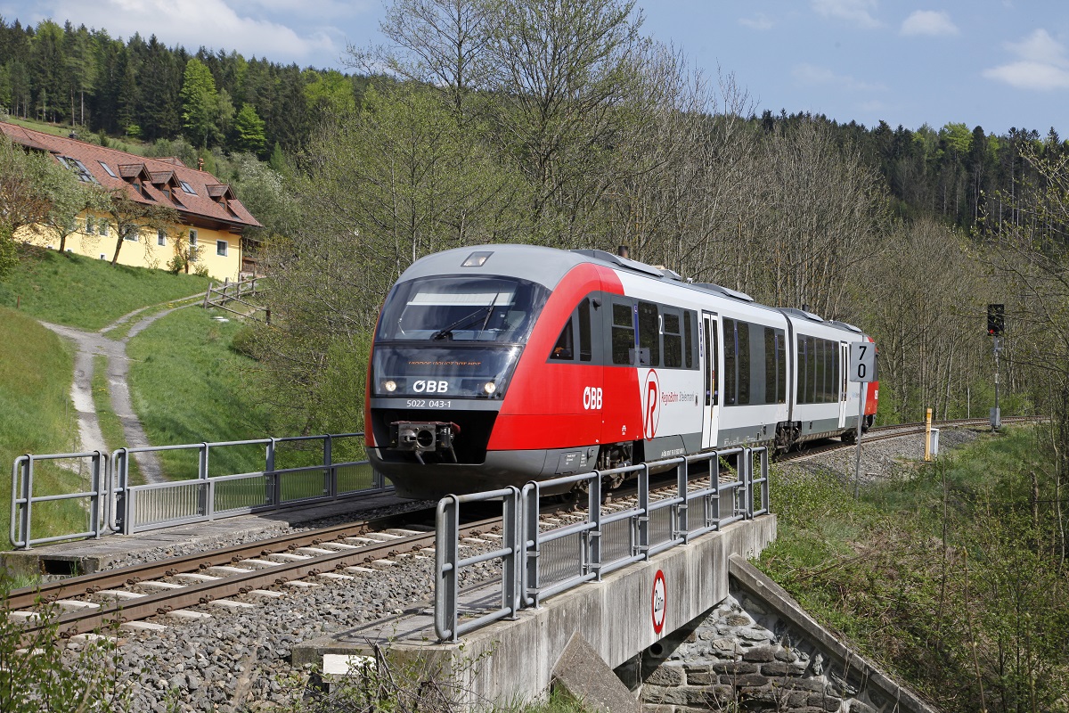 5022 043 als REX2716 bei Ausschlag-Zöbern am 29.04.2015.