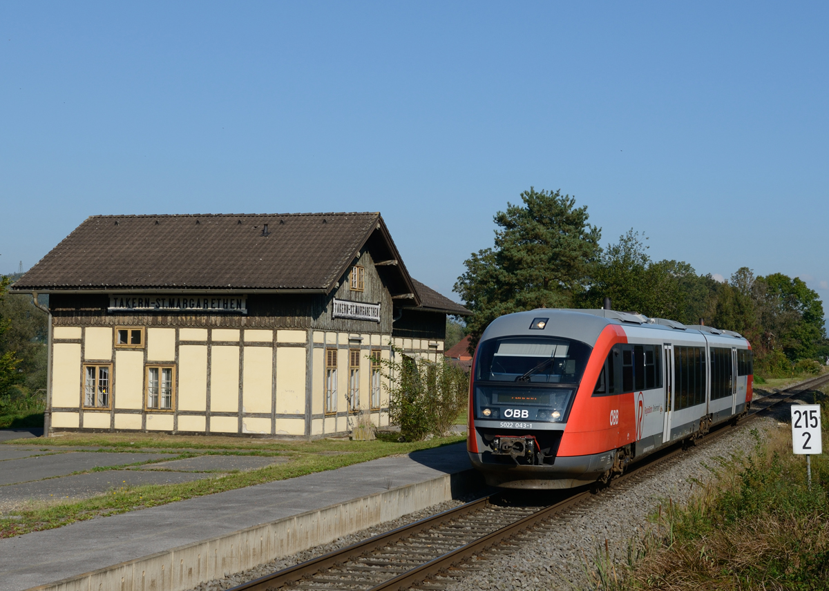 5022 043 war am Morgen des 20. September 2019 als  S-Bahn 4706 gen Osten unterwegs und wurde von mir vor dem ehemaligen Bahnhof Takern-Sankt Margarethen fotografiert.