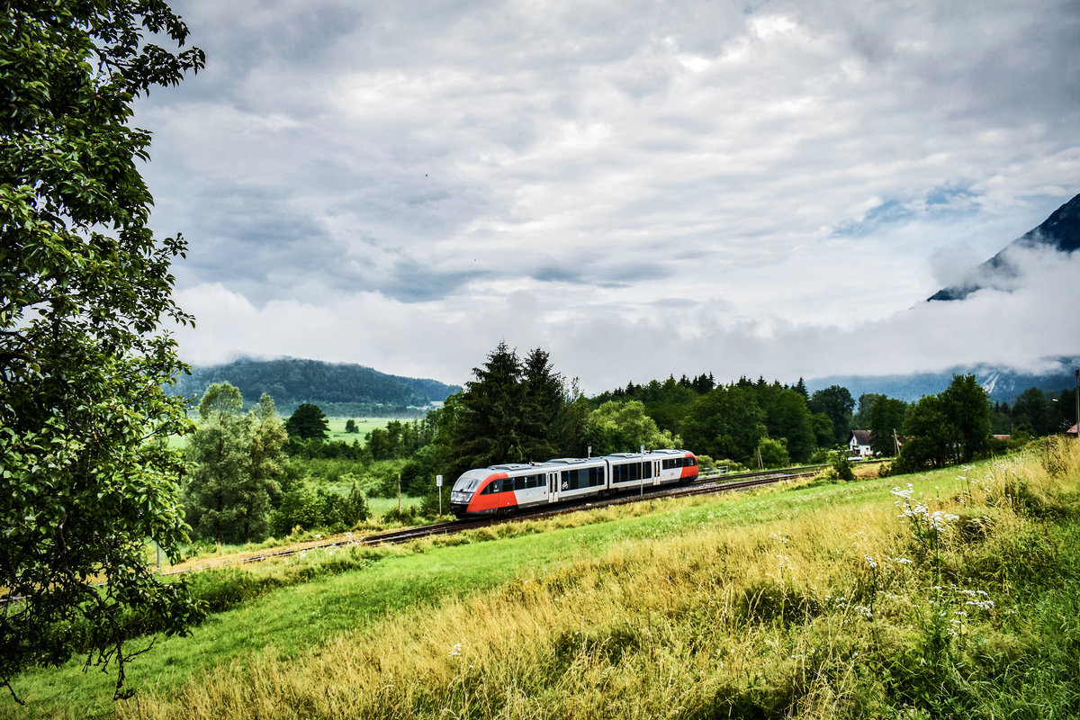 5022 fährt als S4 4808 (Hermagor - Villach), aus dem Bahnhof Görtschach-Förolach aus.
Aufgenommen am 4.7.2018.

Leider ist es mit dieser schönen Dieselstrecken-Idylle bald vorüber, denn ab Montag den 9.7.2018 wird die Gailtalbahn bis 11.11.2018 gesperrt sein (abgesehen für den Güterverkehr).
In dieser Zeit wird dann mit den Elektrifizierungsarbeiten begonnen.
Zwar wird es auch nach dieser Sperre, bis hin zur nächsten Sperre von 8.7. und 14.12.2019 noch Dieselbetrieb geben, jedoch leider schon mit hässlichen grauen Betonmasten :-(

<a href= http://www.gailtalbahn.at/  rel= nofollow >www.gailtalbahn.at/</a>
<a href= https://www.facebook.com/vereingailtalbahn/  rel= nofollow >www.facebook.com/vereingailtalbahn/</a>