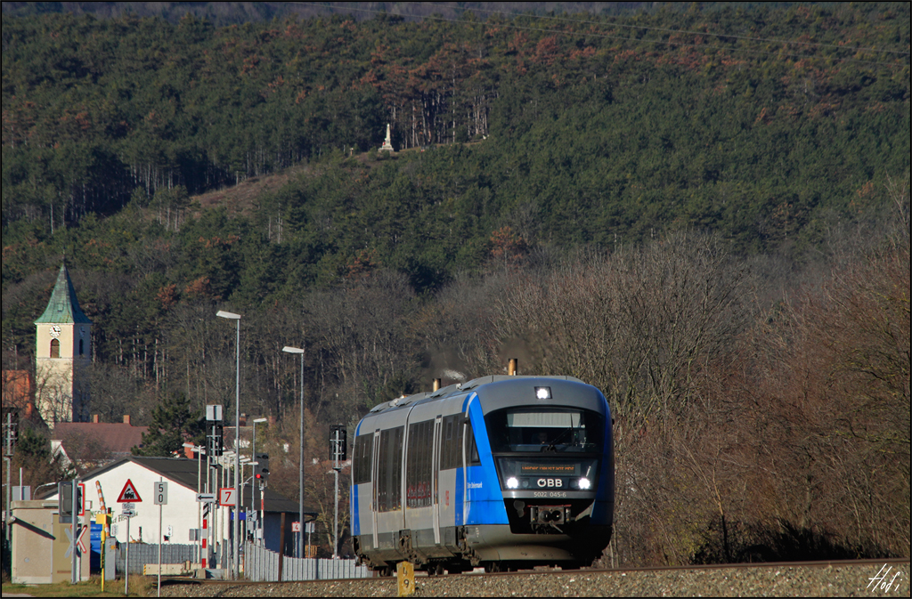 5022.045 als R 6414 bei der Ausfahrt von Bad Fischau am 15.12.13.