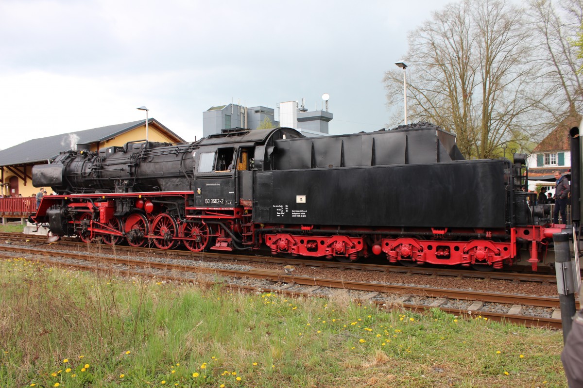 503552-2 am Bahnhof Stockheim zum Bahnfest 04/2015