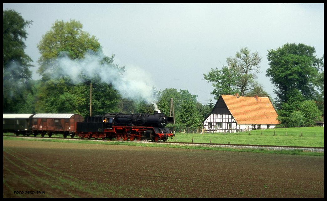 503555 war mit ihrem Museumszug vin Eisenbahn Tradition am 19.5.1997 bei Westerkappeln in Richtung Osnabrück auf der Tecklenburger Nordbahn unterwegs.