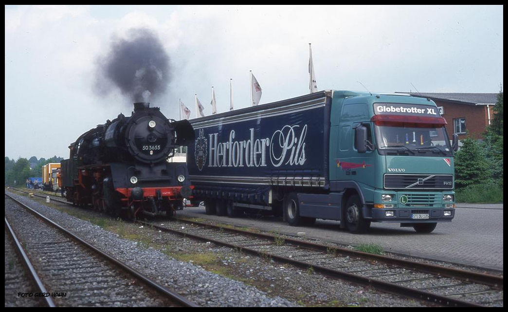 503655 ist am 19.5.1997 mit ihrem Museumszug in Mettingen angekommen und setzt um für die Rückfahrt nach Osnabrück.