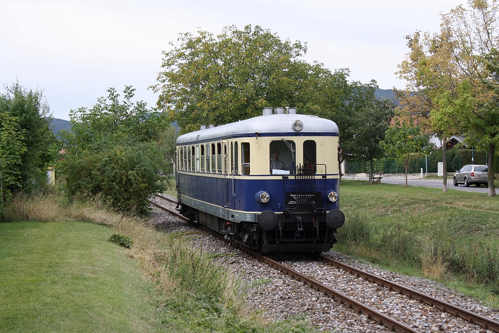 5042.14 am 15.September 2013 als Nebenfahrt 17745 von Waldm�hle nach Liesing beim Km 0,8 der Kaltenleutgebner Bahn.