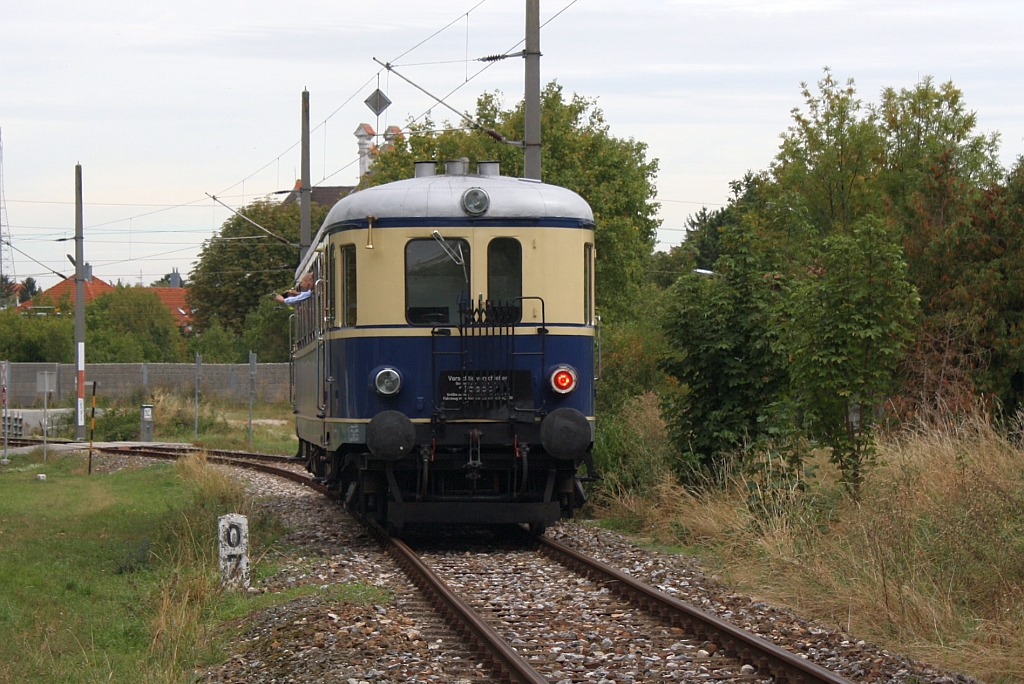 5042.14 am 15.September 2013 als Nebenfahrt 17745 von Waldm�hle nach Liesing beim Km 0,7 der Kaltenleutgebner Bahn.