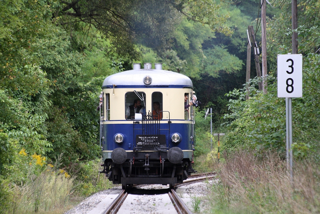 5042.14 am 15.September 2013 als Nebenfahrt 17747 von Liesing nach Waldm�hle beim Km 3,8 der Kaltenleutgebner Bahn.
