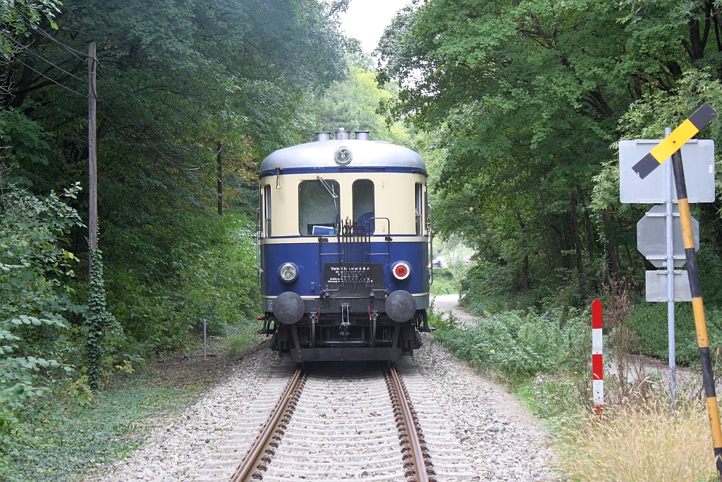 5042.14 am 15.September 2013 als Nebenfahrt 17747 von Liesing nach Waldm�hle beim Km 3,9 der Kaltenleutgebner Bahn.