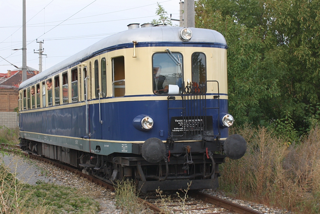 5042.14 am 15.September 2013 als Nebenfahrt 17749 von Liesing nach Waldm�hle beim Km 0,1 der Kaltenleutgebner Bahn.


