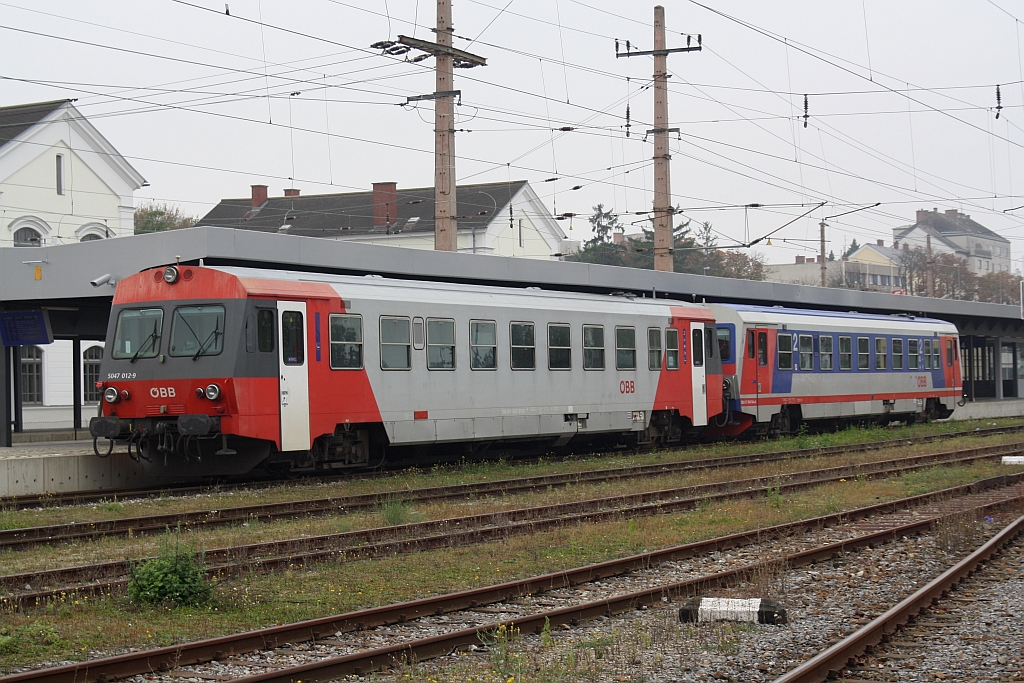5047 012-9 und 041-8 am 11.Oktober 2014 in Gänserndorf.