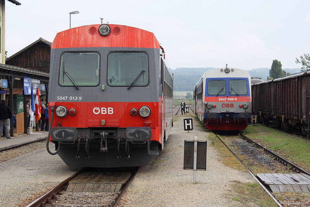 5047 012-9 als R6232 und 5047 040-0 als R6331 am 30.August 2014 im Bf. Horn.