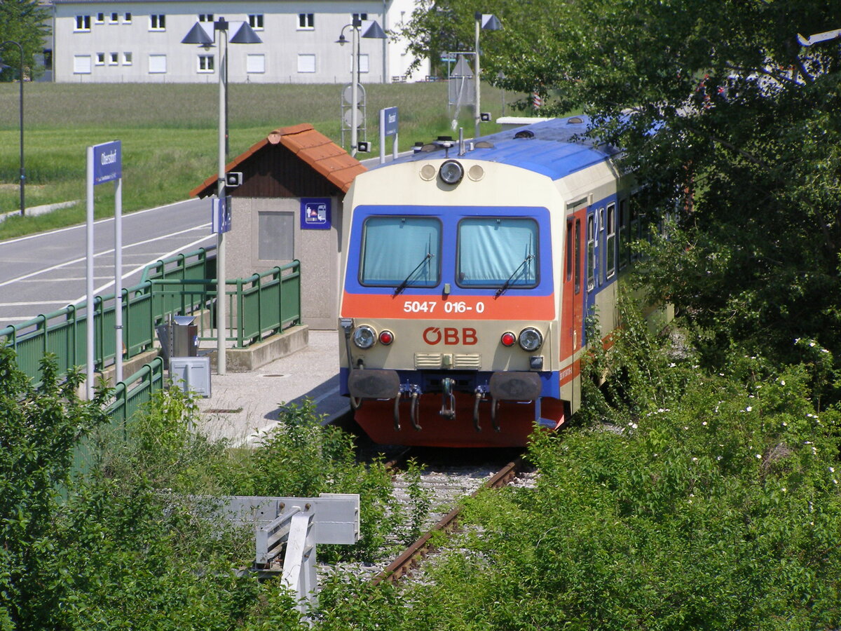 5047 016 in Obersdorf am Bahnsteig 3.