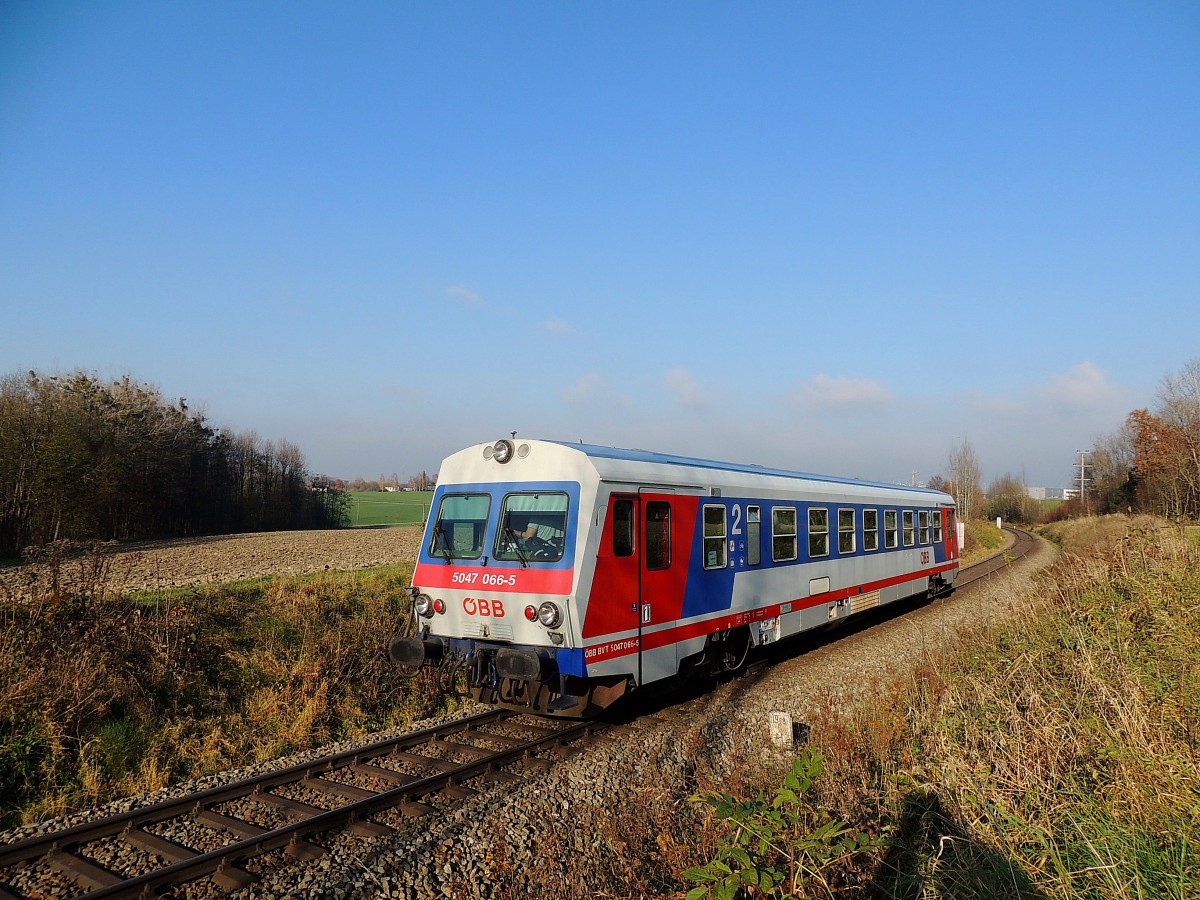 5047 066-5 ist als R5972 auf der Innkreisbahn Richtung Simbach unterwegs; 141114