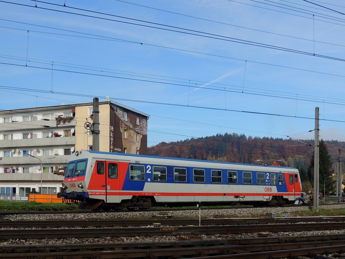 5047 081-4 verlsst als R3471 Bhf. Attnang-Puchheim in Richtung Hausruckwald; 131024