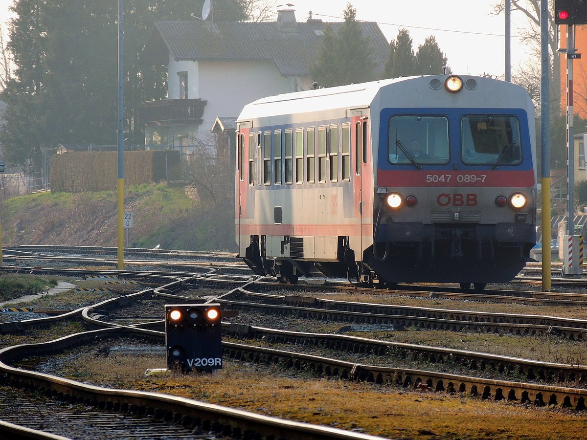 5047 089-7 wurde als R5979 eine Einfahrtstraße in den Bhf. Ried zugeteilt; 160311