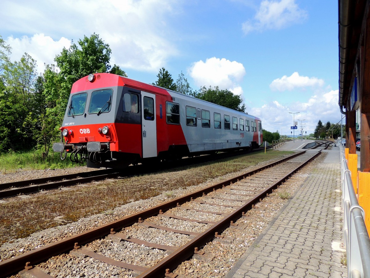 5047 097-0 verlässt als R5967 die Haltestelle Obernberg-Altheim; 140508