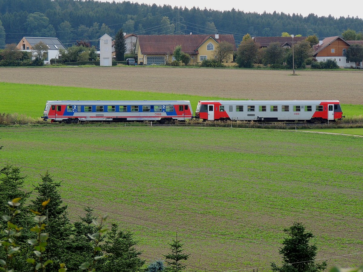 5047-Doppel steuert auf der Hausruckbahn als R3480 der nächsten Bedarfshaltestelle Oberbrunn entgegen; 190927