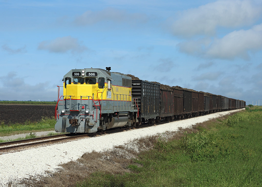 506 approaches Belle Glade whilst working BT4, loaded sugar cane from Bryant to Clewiston mill, 25 Nov 2018