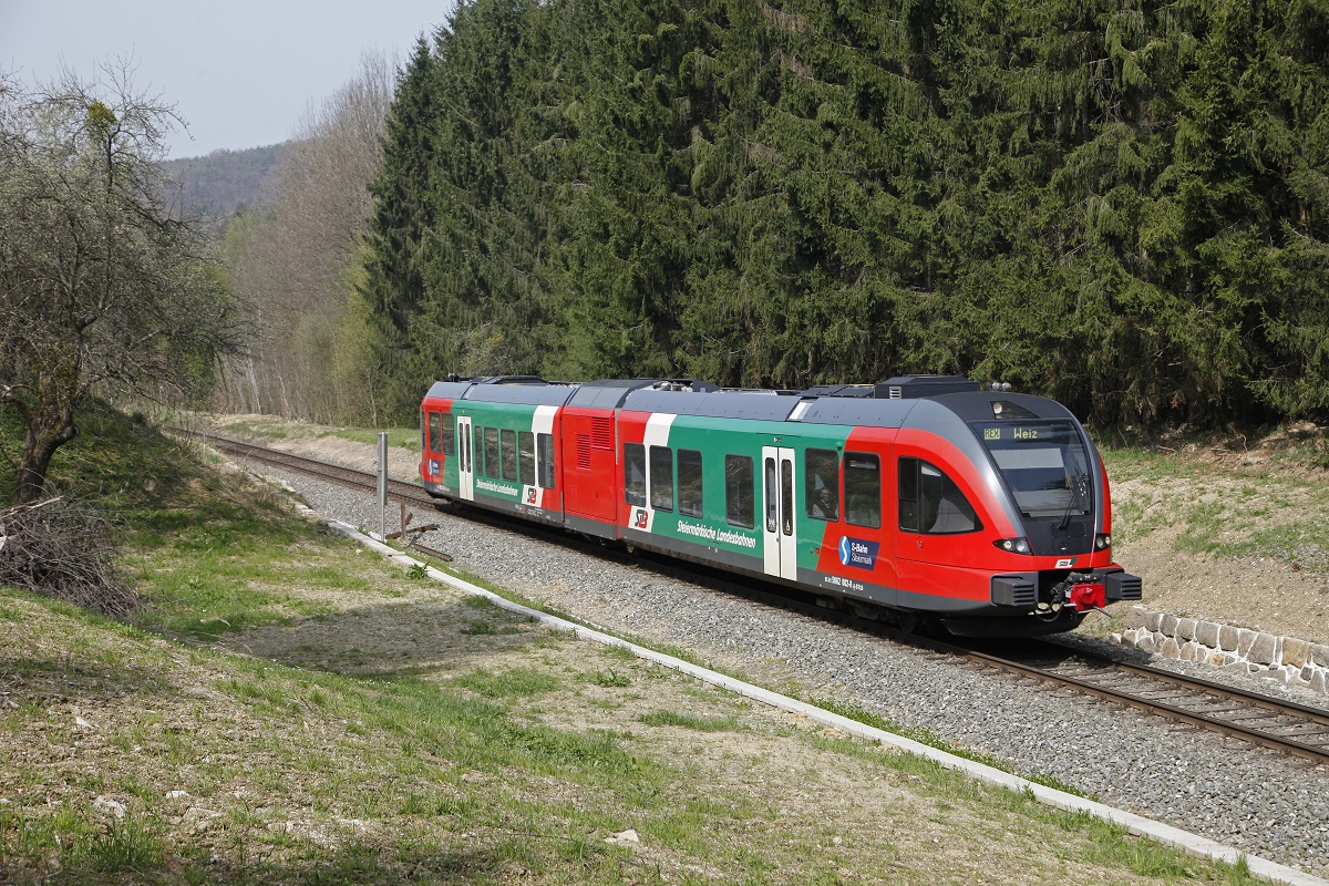 5062 002 der Steiermärkischen Landesbahnen als R8682 kurz vor Laßnitzhöhe am 1.04.2014.