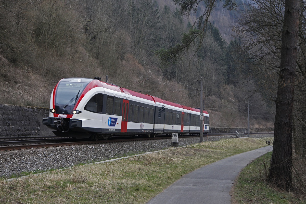 5063 001 der GKB als Leerpersonenzug bei Mixnitz am 23.03.2015. Der Zug war nach Salzburg zur Räderdrehbank unterwegs.