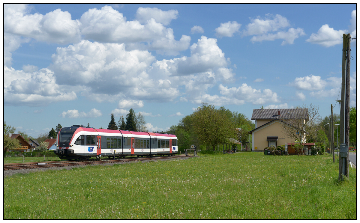 5063.011 als R 8534 (S61) von Wies nach Graz am 30.4.2020 bei der Ausfahrt aus dem ehemaligen Bahnhof (heute zur Haltestelle degradiert) Schwanberg.