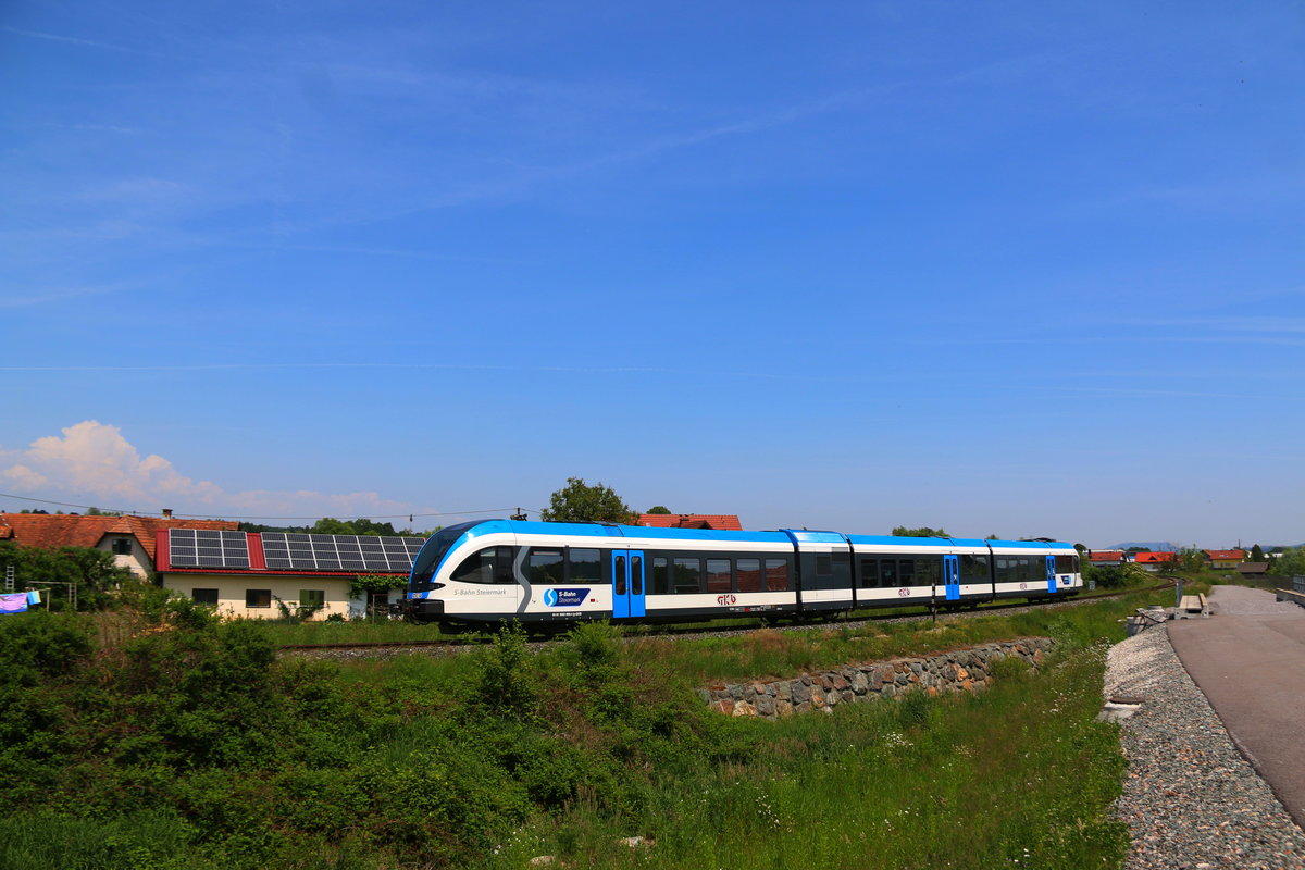5063.08 bei strahlendem  Sommerwetter  kurz vor der Einfahrt in Groß Sankt Florian. 
30.05.2017