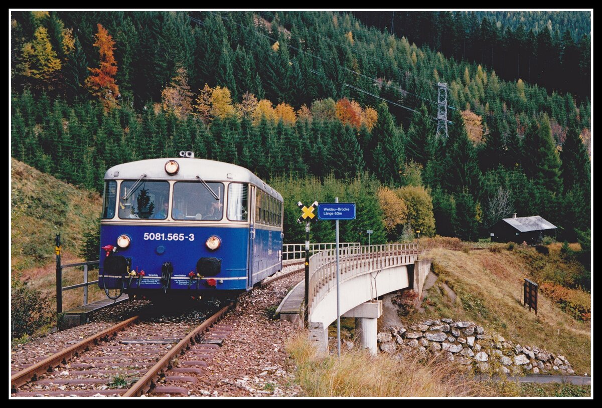 5081 565 auf der Weidaubrücke am 13.10.2002.