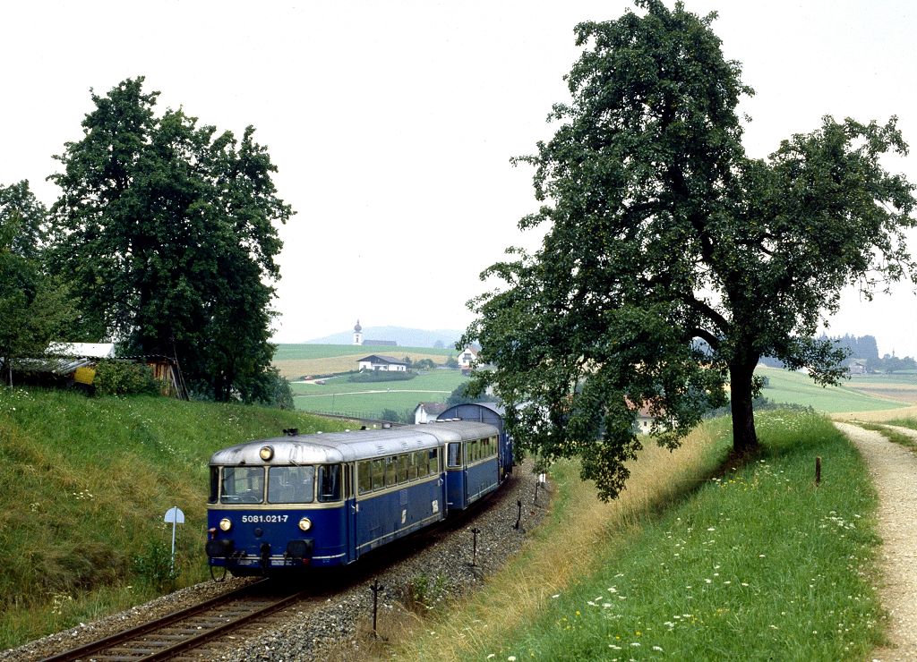 5081.021 bei Holzleithen (Strecke Braunau - Steindorf b. Straßwalchen) am 28.07.1989