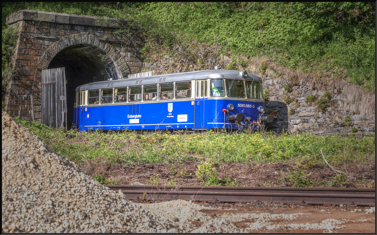 5081.565 im Bahnhof kurz nach dem Bahnhof Erzberg .

Juni 2017
