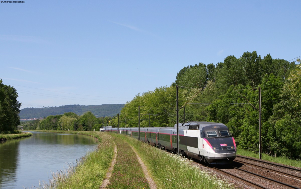 509 als TGV 2365 (Paris Est-Colmar) bei Steinbourg 18.5.15