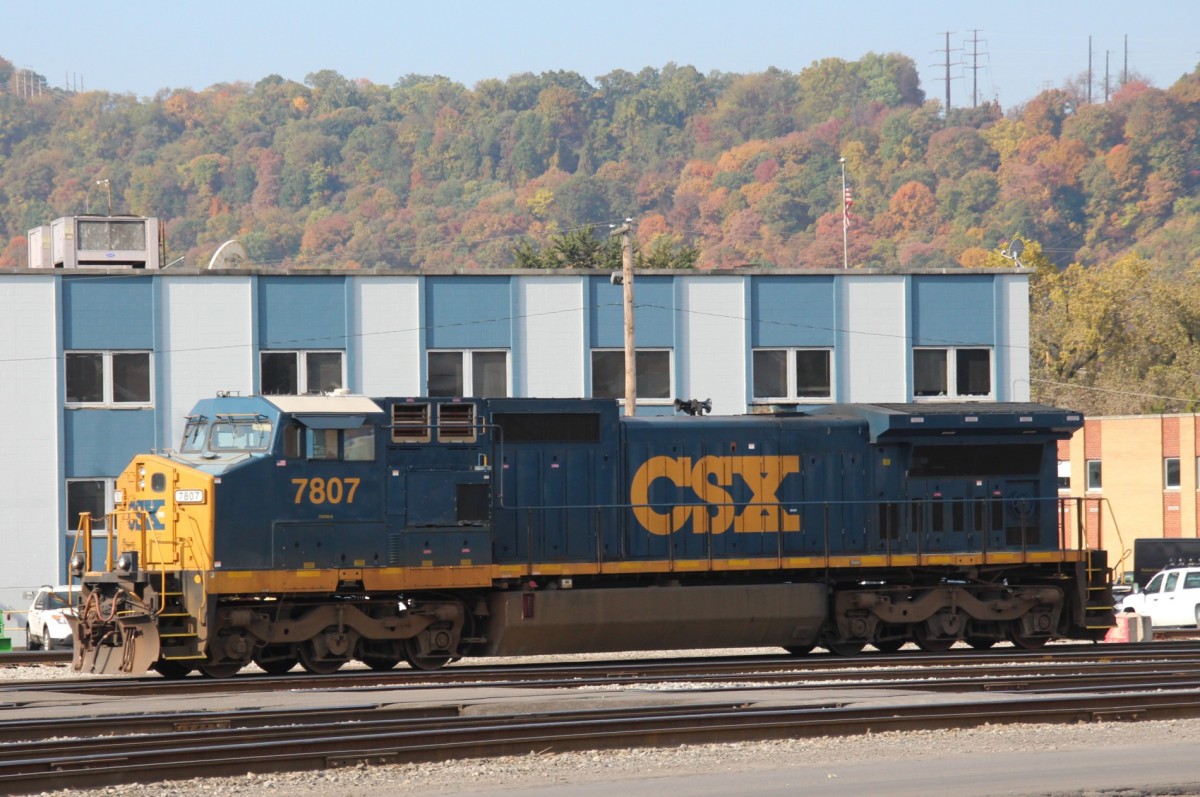 5.10.2013 Cumberland, MD. CSX 7807 (GE C40-8W)