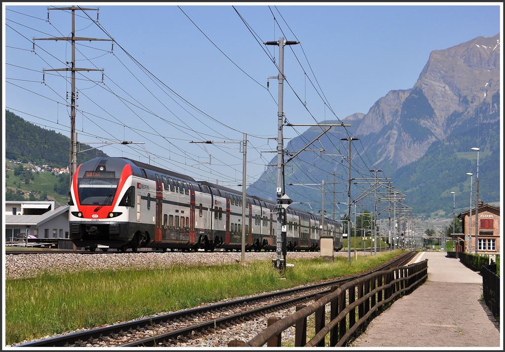 511 021 mit RE4869 nach Chur bei Zizers. (13.05.2015)