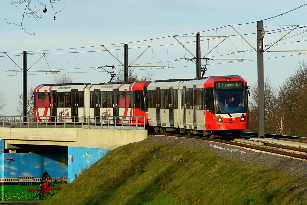 5122 auf der Brückenrampe in Ossendorf am 16.12.2013.