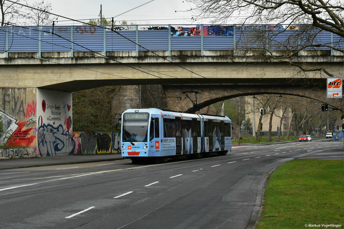 5129 als Verstärker-Linie E4 mit dem Fahrtziel Severinstraße auf dem Bergischen Ring in Köln am 10.04.2021. 