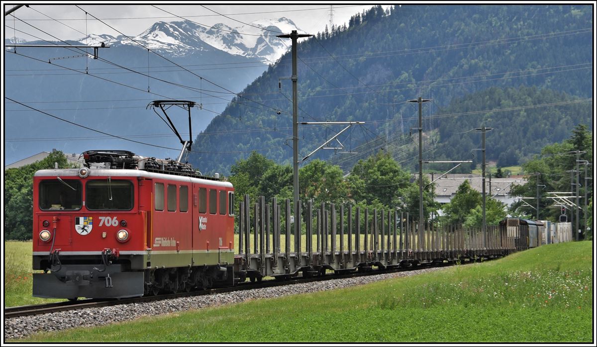 5148 mit Ge 6/6 II 706  Disentis/Mustér  bei Bonaduz. (11.06.2019)