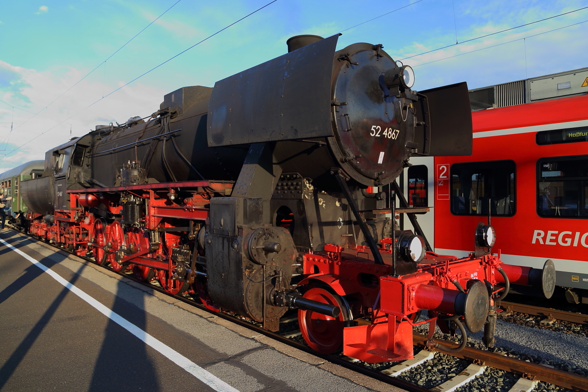 52 4867 der HEF, aufgenommen am Abend des 05.09.2015 in Schweinfurt Hbf.