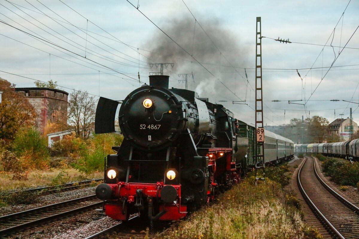 52 4867 mit Sonderzug in Koblenz Lützel, November 2024.