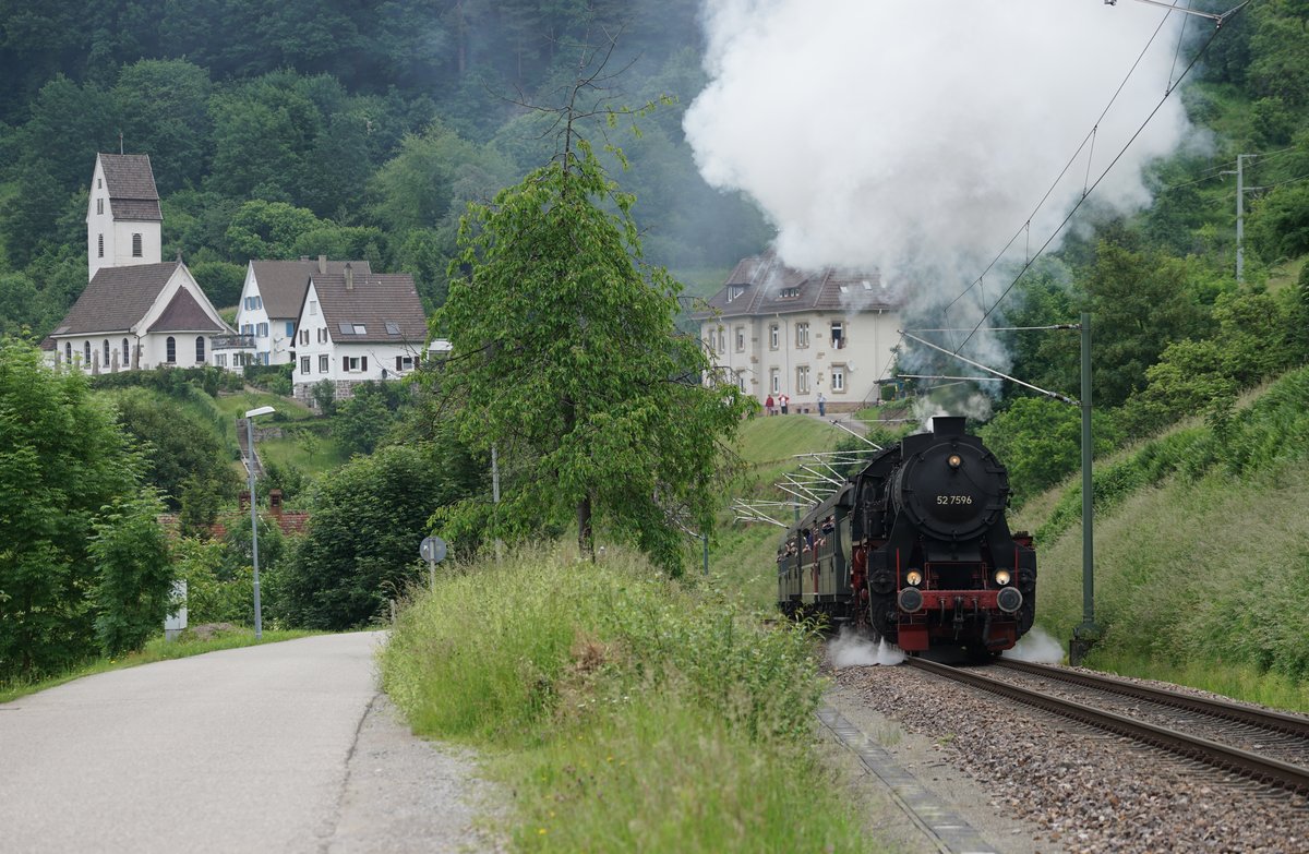 52 7596 der EFZ am 05.06.2016 im Murgtal, Ausfahrt aus Forbach, als Ersatz für 58 311.