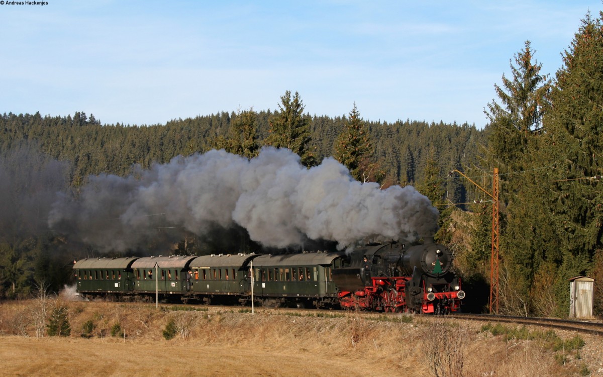 52 7596 mit dem DPE 24245 (Titisee - Seebrugg) bei Titisee 29.12.15