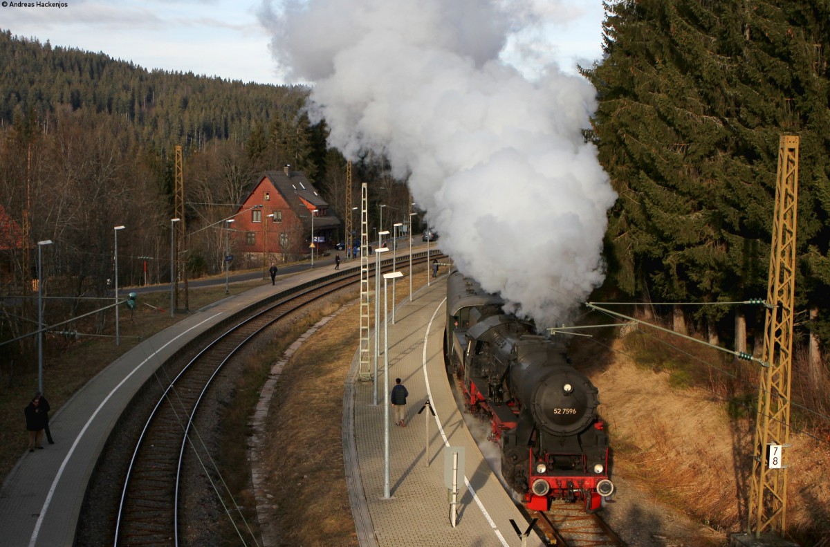 52 7596 mit dem DPE 24247 (Titisee - Seebrugg) in Bärental 29.12.15