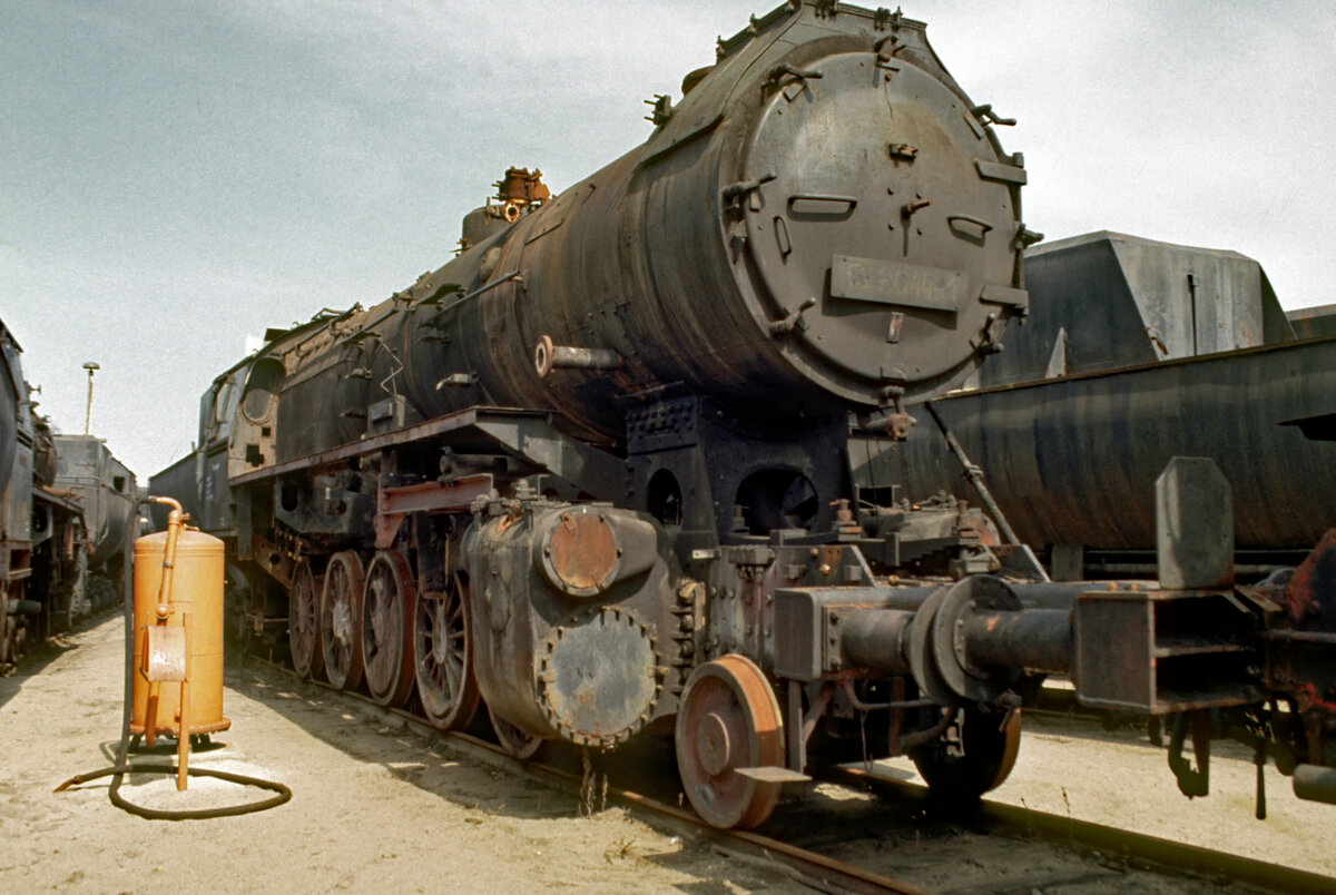 52 8044 am 16.04.1994 in der Dampfloksammlung Falz in Basdorf.