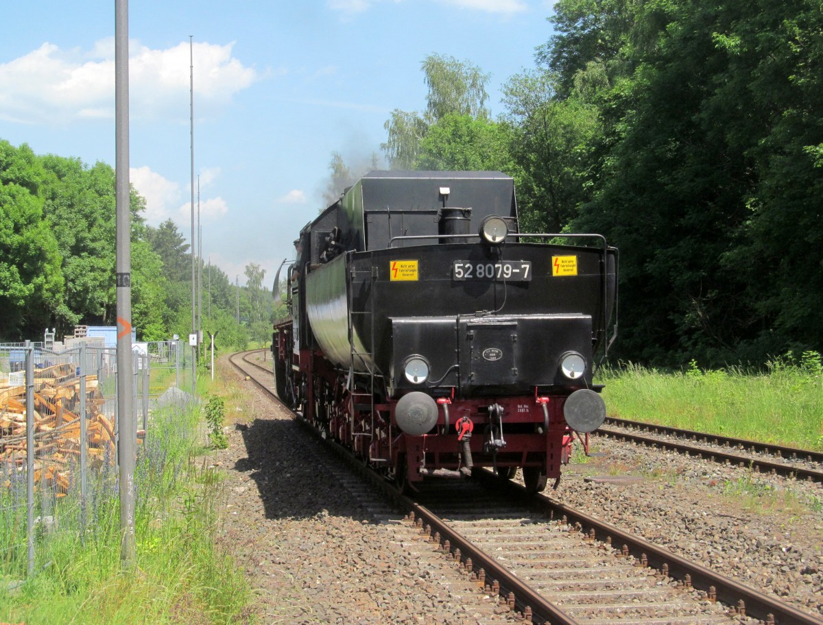 52 8079-7 rangiert am 09. Juni 2014 im Bahnhof Marktschorgast.