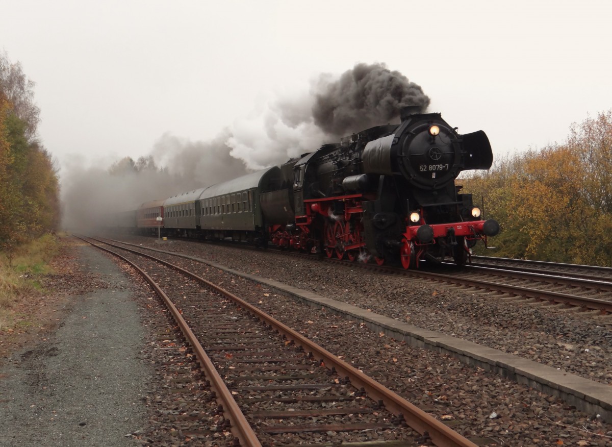 52 8079-7 zu sehen am 07.11.14 bei der Einfahrt in Marktredwitz.