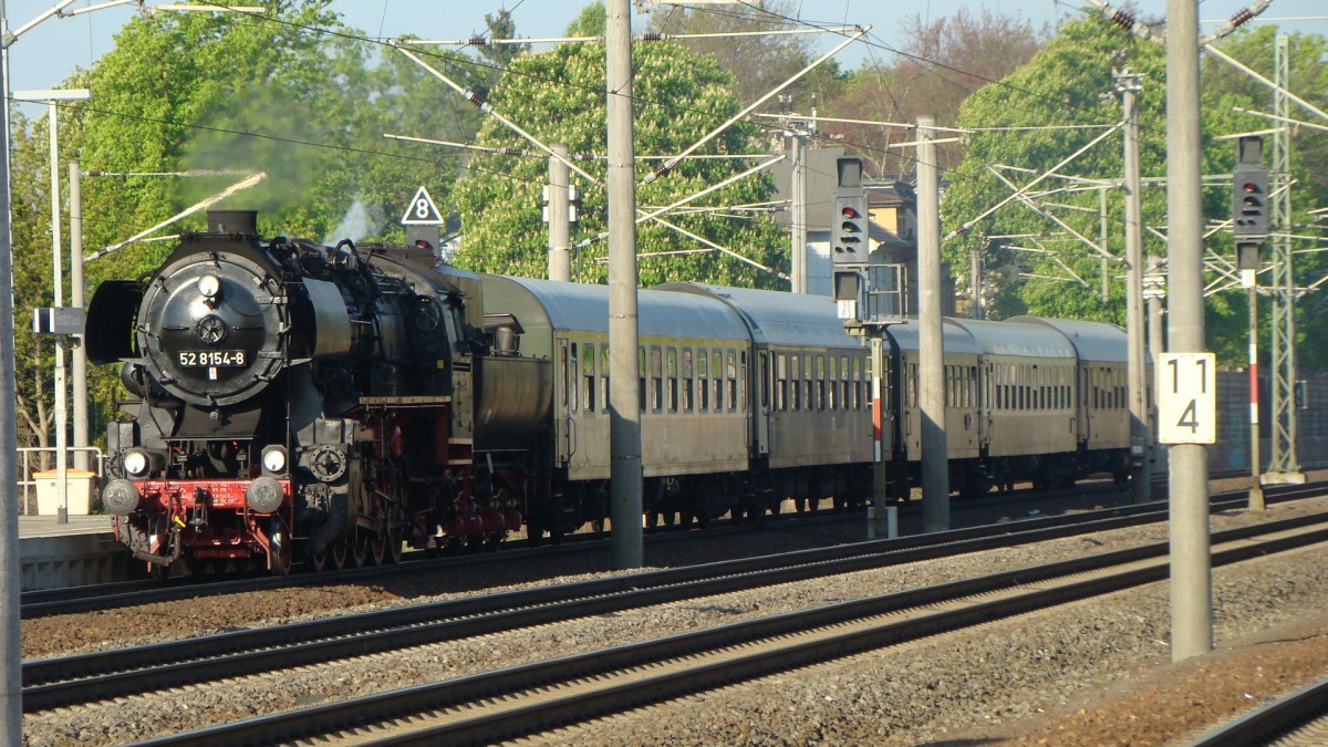 52 8154-8 Einfahrt Borsdorf, 20.04.2014.