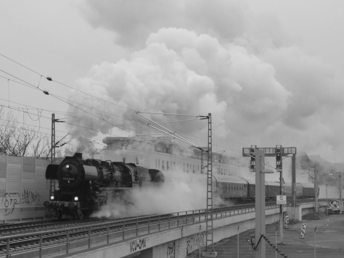 52 8154-8 mit dem  Nikolaus-Express  von Leipzig Plagwitz nach Borsdorf in Leipzig Lindenau 07.12.2104