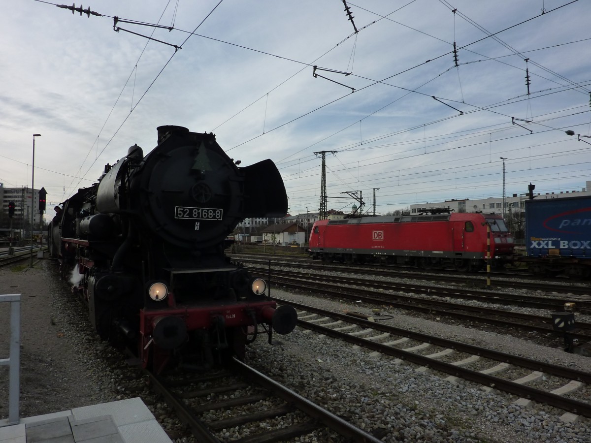 52 8168-8 BEM (Bayerisches Eisenbahnmuseum) mit Sonderzug  Rund un München  am Gleis 13, Munchen Ost 2014-12-13 **** Sehen Sie Bahnvideos an - www.youtube.com/user/cortiferroviariamato/videos **** Hier das Video der BR 52 in München Ost - https://www.youtube.com/watch?v=RxwBrNnU90Y