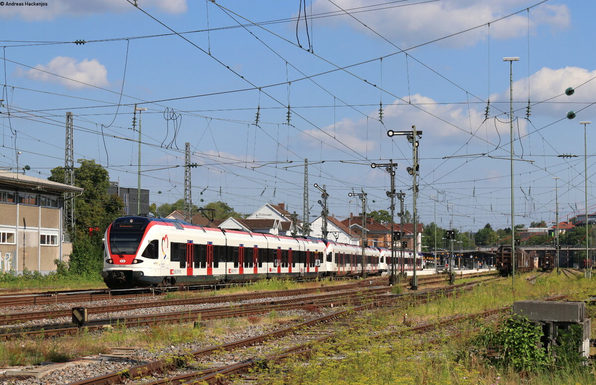 521 030; 521 002 und 521 007 als SBB 88471 (Offenburg - Konstanz) bei der Ausfahrt Villingen 30.7.22