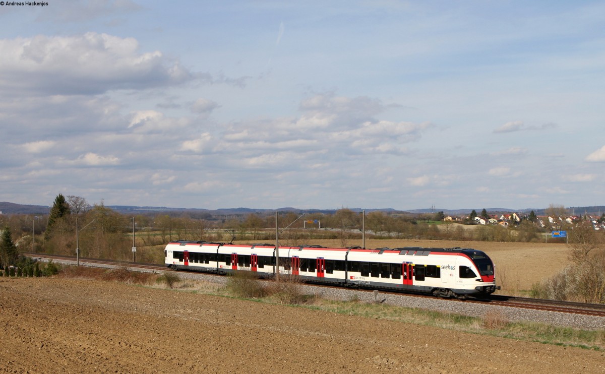 521 20* als SBB87697 (Engen-Konstanz) bei Hohenkrähen 12.4.15